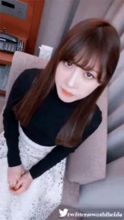 你想跟我做爱吗？ Slick insertion into horny little pussy